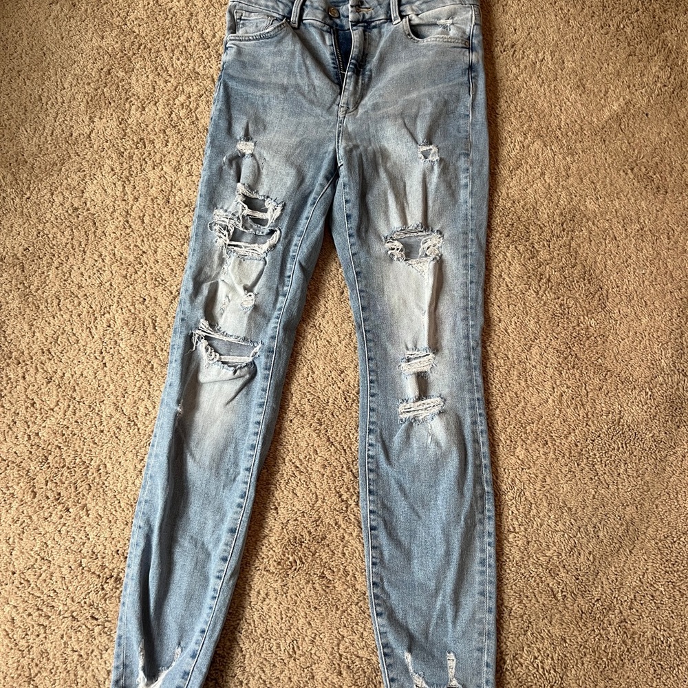 Cute light wash ripped jeans